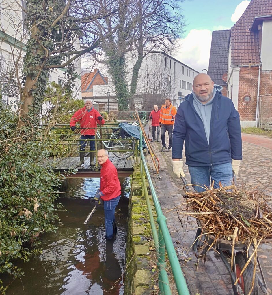 SPD Osterholz-Scharmbeck räumt Gewässerlauf